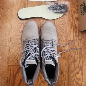 BNIB Roots Tuff Boots in Dolphin